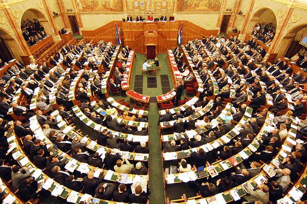 Országgyűlés Sport és Turisztikai Bizottsága