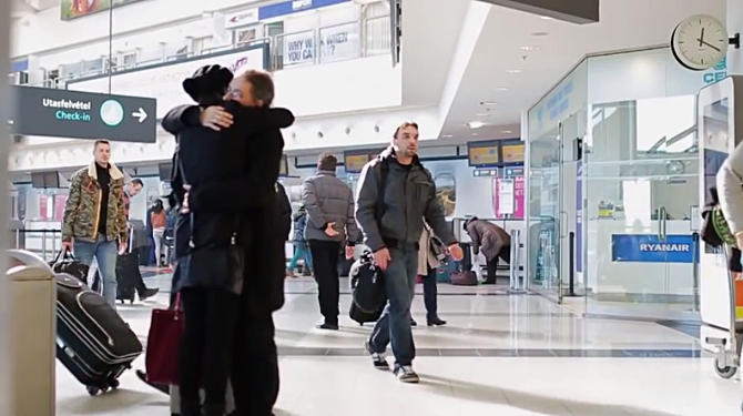 Így telt a Valentin-nap a repülőtéren