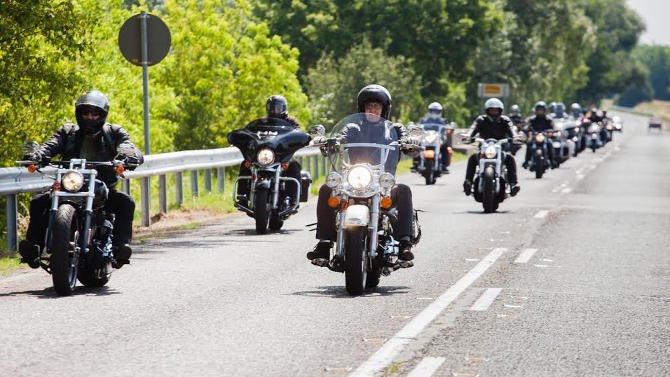 Harley-Davidson motoros túra