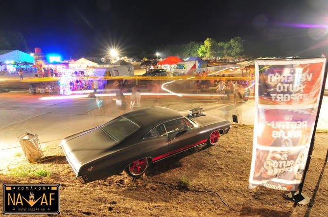 Vörös ajkak és V8-as vasak a Monostori Erődben