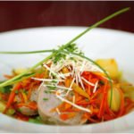 Stájer sült hús almás tormával és köményes burgonyával