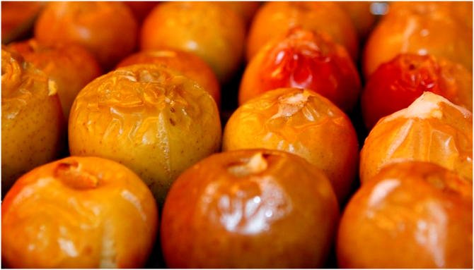 Sült alma marcipántöltelékkel