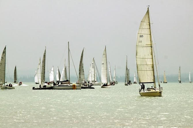 Húzd fel gyorsan a vitorlát! Húzd fel gyorsan a vitorlát!