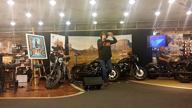 „Ugye eljössz még?” énekelte Szigeti Ferenc egy Harley-Davidsonon ülve