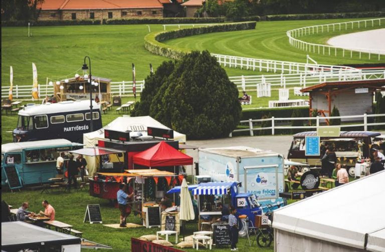 Hét új street food-os a Kincsem Parkban