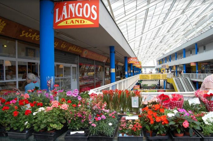 A közösségi oldalak egyben mércék is a kereskedelem számára