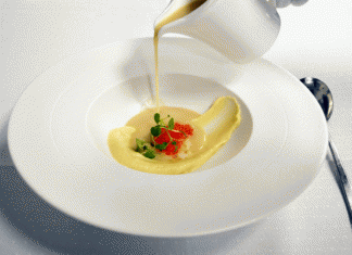 Wolf András sztárséf különleges őszi hagymaleves receptje