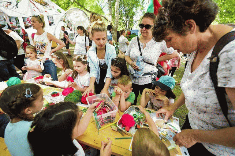 Közel 1 tonna friss zöldséget és gyümölcsöt kóstoltattak meg a gyermekekkel az elmúlt hónapban