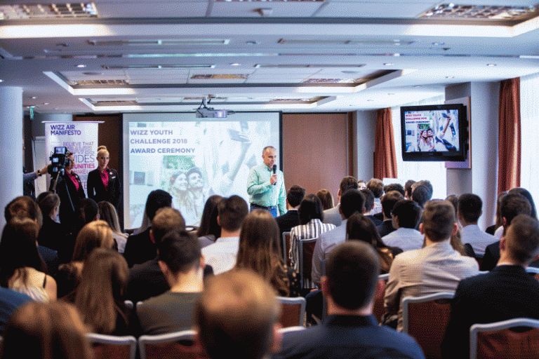 A Wizz Air diákok ötleteit várja, hogyan maradjon Európa legzöldebb légitársasága
