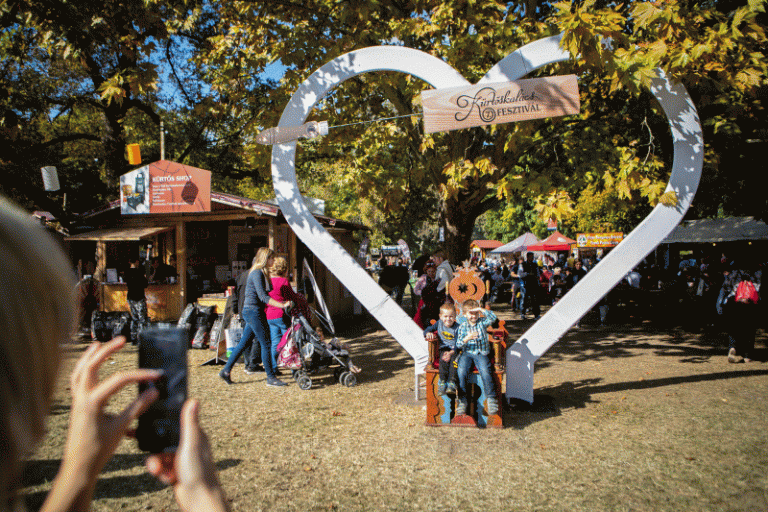 Több mint 40 ezren ünnepelték együtt a kürtőskalácsot a Városligetben