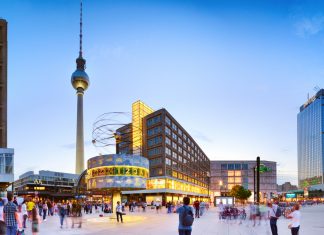 Németország világszerte kiváló imázzsal rendelkezik Berlin, Alexanderplatz