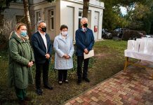 Sütemény és boradomány az NNK munkatársainak Sütemény és boradomány az NNK munkatársainak