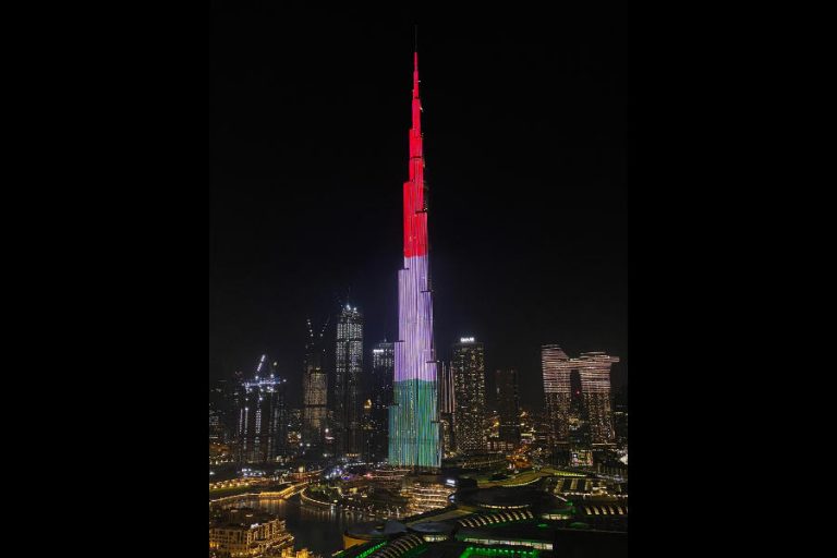 A Burj Khalifa magyar nemzeti színekbe öltözött