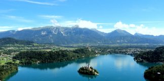 Mérsékelt növekedés, minőségi fókusz a szlovén turizmusban 2025-ben Szlovénia, Bledi tó