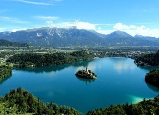 Mérsékelt növekedés, minőségi fókusz a szlovén turizmusban 2025-ben Szlovénia, Bledi tó
