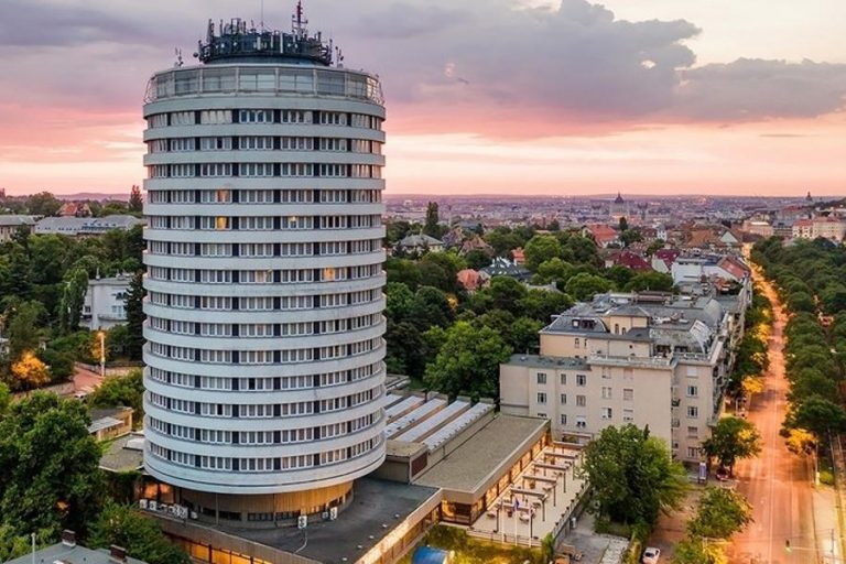 Hotel Budapest, Körszálló