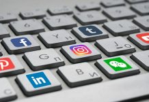 közösségia média