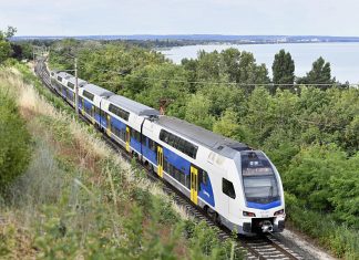 MÁV emeletes vonat - KISS motorvanat, Balaton