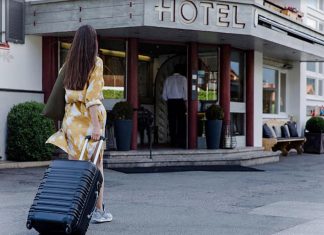 Utazás, szálloda, turizmus