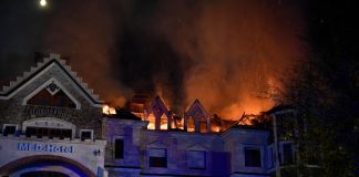 Kigyulladt a Borostyán Med Hotel tetőszerkezete Kigyulladt a Borostyán Med Hotel tetőszerkezete