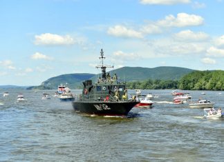 Hajós felvonulással nyitották meg a turisztikai szezont a Dunakanyarban