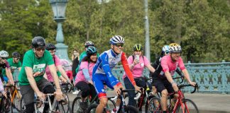 Giro d'Italia - Valter Attila ezer kerékpárossal tekert keresztül a Városligeten a rajtig