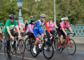 Giro d'Italia - Valter Attila ezer kerékpárossal tekert keresztül a Városligeten a rajtig