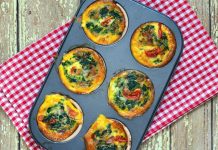 Tojás muffin spenóttal és füstölt mozzarellával recept