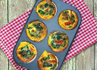 Tojás muffin spenóttal és füstölt mozzarellával recept