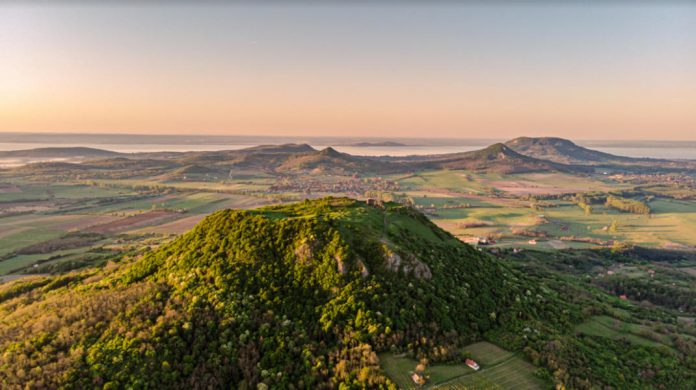 fotó: Sélley Szabolcs - Hajnali fények - Sokszínű Balaton-felvidék fotópályázat fotó: Sélley Szabolcs - Hajnali fények - Sokszínű Balaton-felvidék fotópályázat