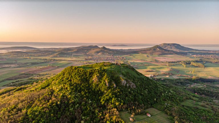 fotó: Sélley Szabolcs - Hajnali fények - Sokszínű Balaton-felvidék fotópályázat