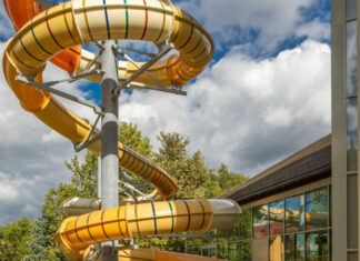 Megnyílt Nyugat-Magyarország legnagyobb szállodai vízicsúszdája