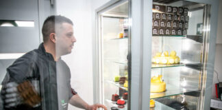 Nagykanizsán nyitott desszertműhelyt Jakabfi Dávid