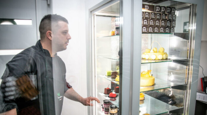 Nagykanizsán nyitott desszertműhelyt Jakabfi Dávid