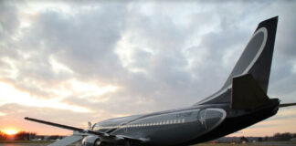 A KlasJet luxus Boeing 737-est mutat be