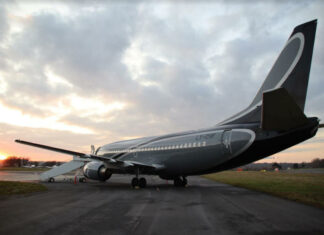 A KlasJet luxus Boeing 737-est mutat be