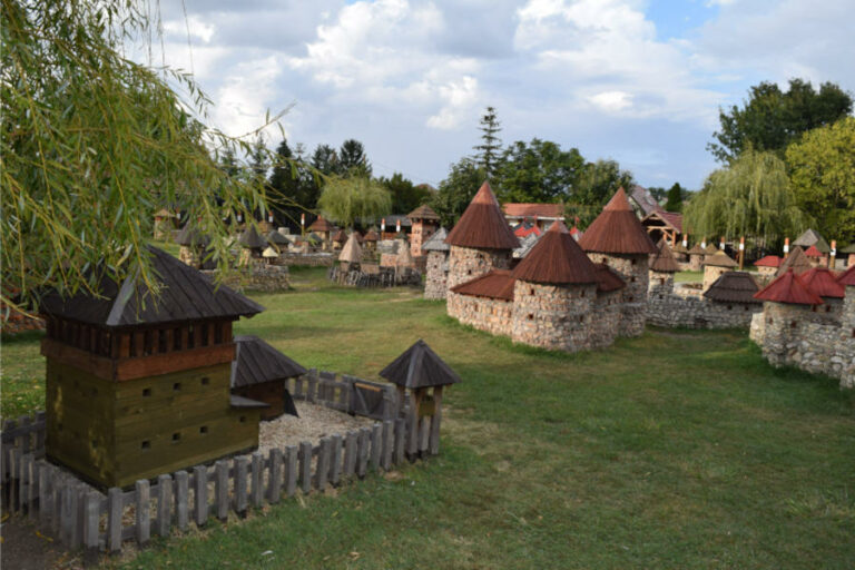 Dinnyés várpark, turizmus