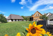 Tojásírás és locsolkodás a Szentendrei Skanzenben Szentendrei Skanzen - Turizmus