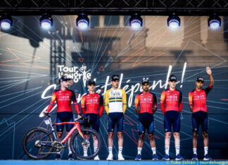 Tour de Hongrie 2023 csapatbemutató a kastélykertben