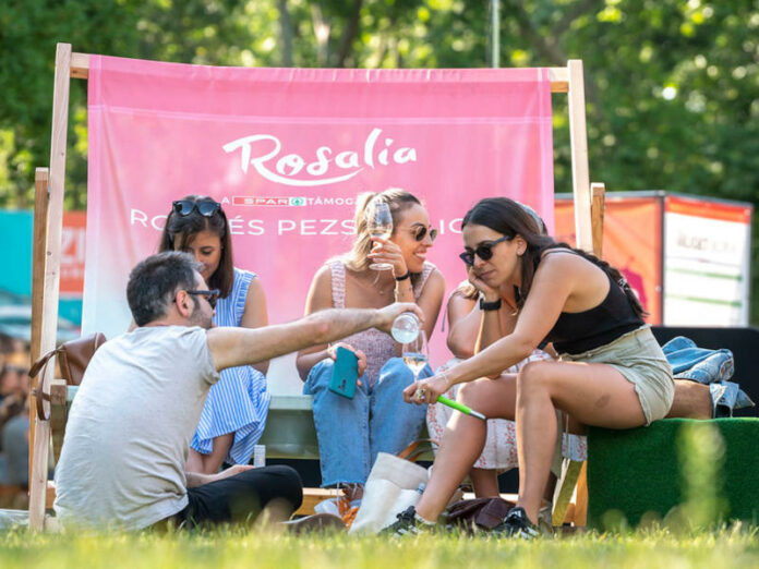 Óriás kerti parti Budapest szívében Rosalia borpiknik