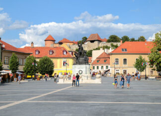 Eger, Dobó tér