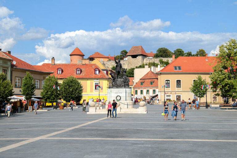 Eger, Dobó tér