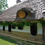 Földből épült ház a szalafői múzeumfaluban