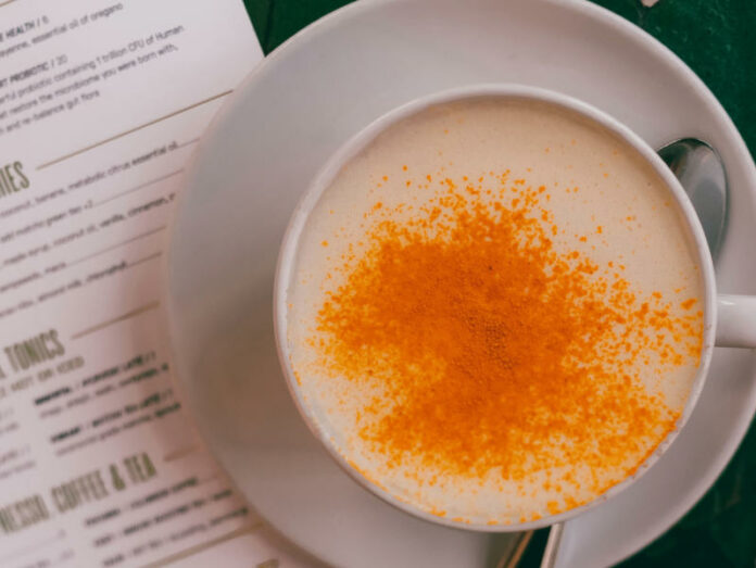 Kurkumás aranytej latte