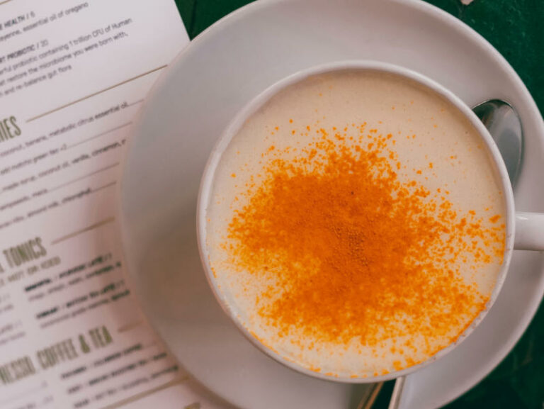 Kurkumás aranytej latte