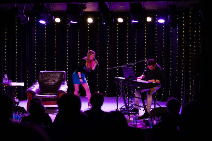 Tatár Bianka és Gulyás Levente: Tíz kicsi bűnjel - Gyulai Várszínház Tatár Bianka és Gulyás Levente: Tíz kicsi bűnjel - Gyulai Várszínház