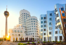 Dinamikus fejlődés a németországi beutazó turizmusban Düsseldorfi MedienHafen, Németország turizmus