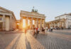 Növekszik a beutazó turizmus Németországban Berlin, Brandenburgi Kapu a Párizsi téren - turisztika
