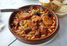 Újévi gasztronómiai kitekintés, nemzetek különleges ételei sült bab, spanyol étel - gasztronómia