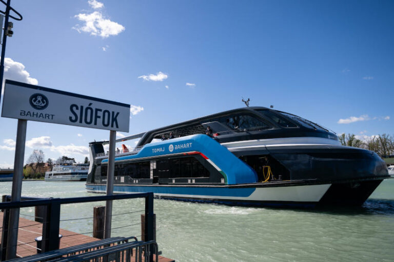 Bahart hajózás, Siófok, Balaton - turisztika
